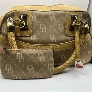 EUC Dooney & Bourke Beige and Gold Bag w/ matching pouch